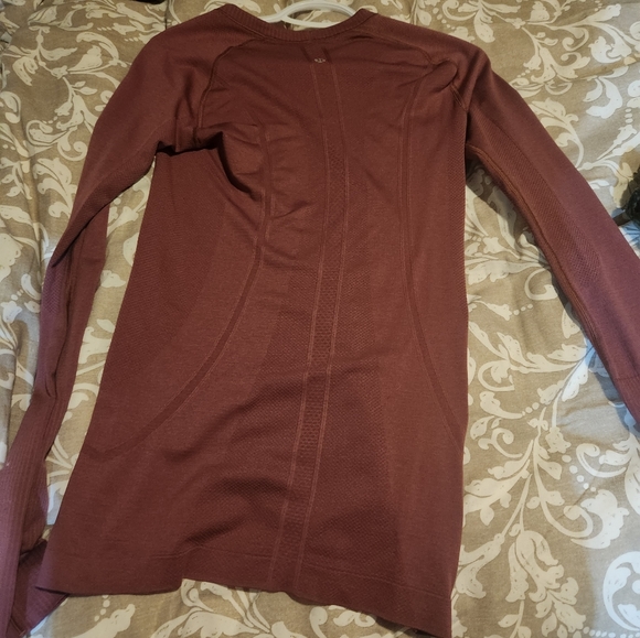 Lululemon top - Picture 2 of 3